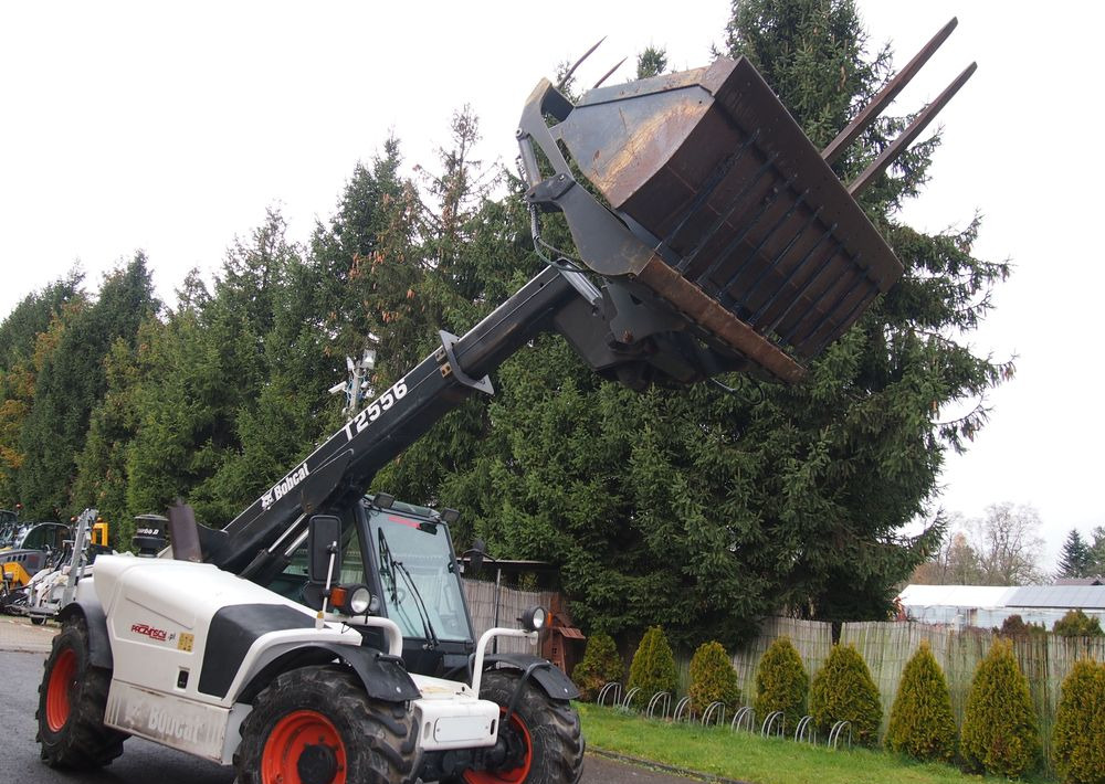 Ładowarka teleskopowa Bobcat T2556 2005 Ładowarka teleskopowa BOBCAT - آلة رفع ونقل تلسكوبية: صورة 2 Ładowarka teleskopowa Bobcat T2556 2005 Ładowarka teleskopowa BOBCAT - آلة رفع ونقل تلسكوبية: صورة 2