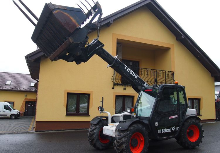 Ładowarka teleskopowa Bobcat T2556 2005 Ładowarka teleskopowa BOBCAT - آلة رفع ونقل تلسكوبية: صورة 1 Ładowarka teleskopowa Bobcat T2556 2005 Ładowarka teleskopowa BOBCAT - آلة رفع ونقل تلسكوبية: صورة 1