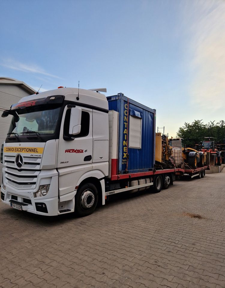 Samochód Mercedes Actros Usługi transportowe maszyn - شاحنة نقل سيارات شاحنة: صورة 3 Samochód Mercedes Actros Usługi transportowe maszyn - شاحنة نقل سيارات شاحنة: صورة 3
