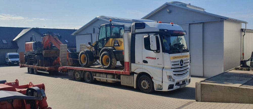 Samochód Mercedes Actros Usługi transportowe maszyn - شاحنة نقل سيارات شاحنة: صورة 1 Samochód Mercedes Actros Usługi transportowe maszyn - شاحنة نقل سيارات شاحنة: صورة 1