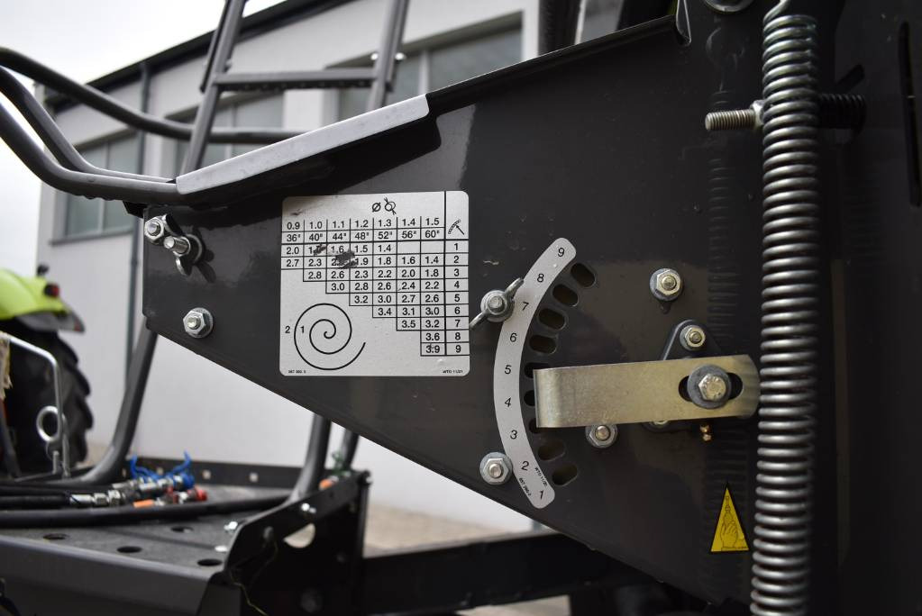 آلة بالات دائرية Claas Variant 460 RC: صورة 24 آلة بالات دائرية Claas Variant 460 RC: صورة 24