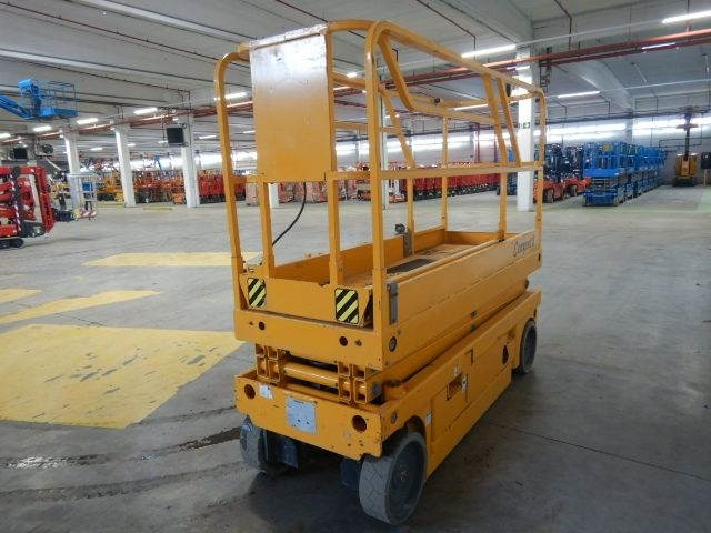 Haulotte Compact 8CU - مرفاع مقصي: صورة 3 Haulotte Compact 8CU - مرفاع مقصي: صورة 3