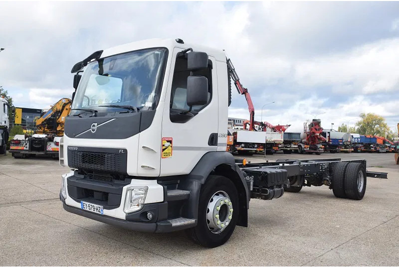 Diversen Volvo FL280 - شاحنة بهيكل معدني للمقصورة: صورة 3 Diversen Volvo FL280 - شاحنة بهيكل معدني للمقصورة: صورة 3