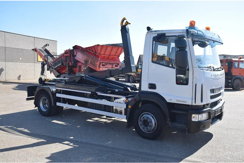 Iveco Iveco Eurocargo 160E25 - شاحنة برافعة خطافية: صورة 5 Iveco Iveco Eurocargo 160E25 - شاحنة برافعة خطافية: صورة 5