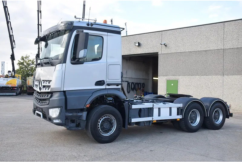 Mercedes-Benz Arocs 3345 - مقطورة السحب: صورة 3 Mercedes-Benz Arocs 3345 - مقطورة السحب: صورة 3