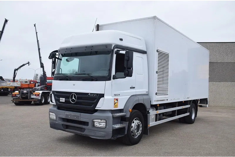 Mercedes-Benz Axor 1824 - شاحنة صندوقية: صورة 2 Mercedes-Benz Axor 1824 - شاحنة صندوقية: صورة 2