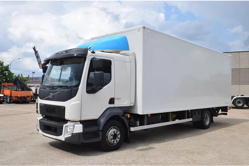 Volvo FL 250 - شاحنة صندوقية: صورة 1 Volvo FL 250 - شاحنة صندوقية: صورة 1