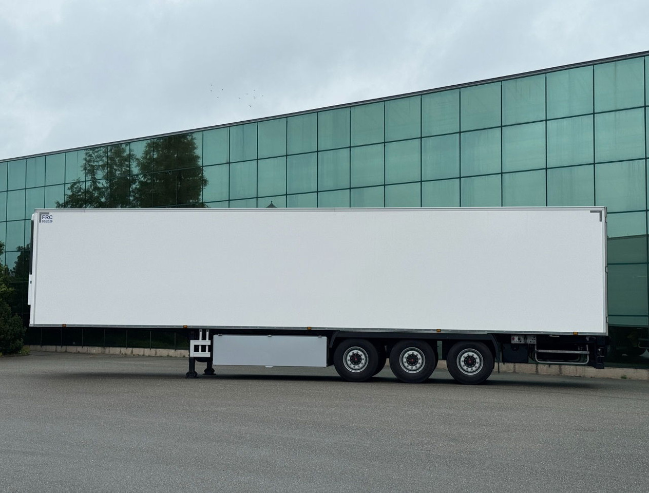 Chereau CSD3 247 CM Wide 265 CM High Thermo King SLXi300 With Only 850 Hours NEW - نصف مقطورة للتبريد: صورة 2 Chereau CSD3 247 CM Wide 265 CM High Thermo King SLXi300 With Only 850 Hours NEW - نصف مقطورة للتبريد: صورة 2