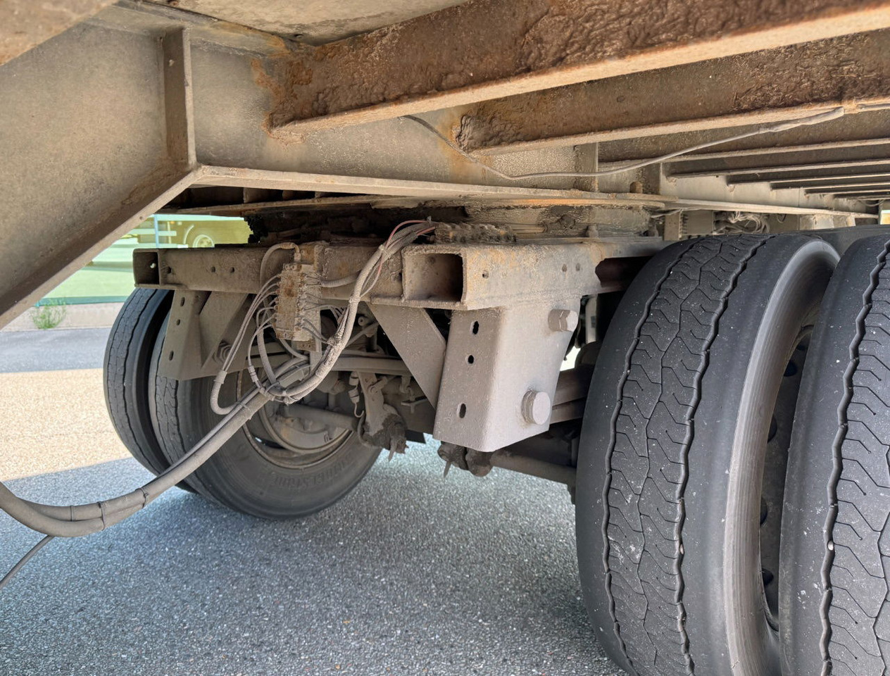 نصف مقطورة بصندوق مغلق HTF 2-AS Heiwo 1240 x 250 x 272 CM Inwendig Stuuras Laadklep APK TOT 07-2026: صورة 14 نصف مقطورة بصندوق مغلق HTF 2-AS Heiwo 1240 x 250 x 272 CM Inwendig Stuuras Laadklep APK TOT 07-2026: صورة 14