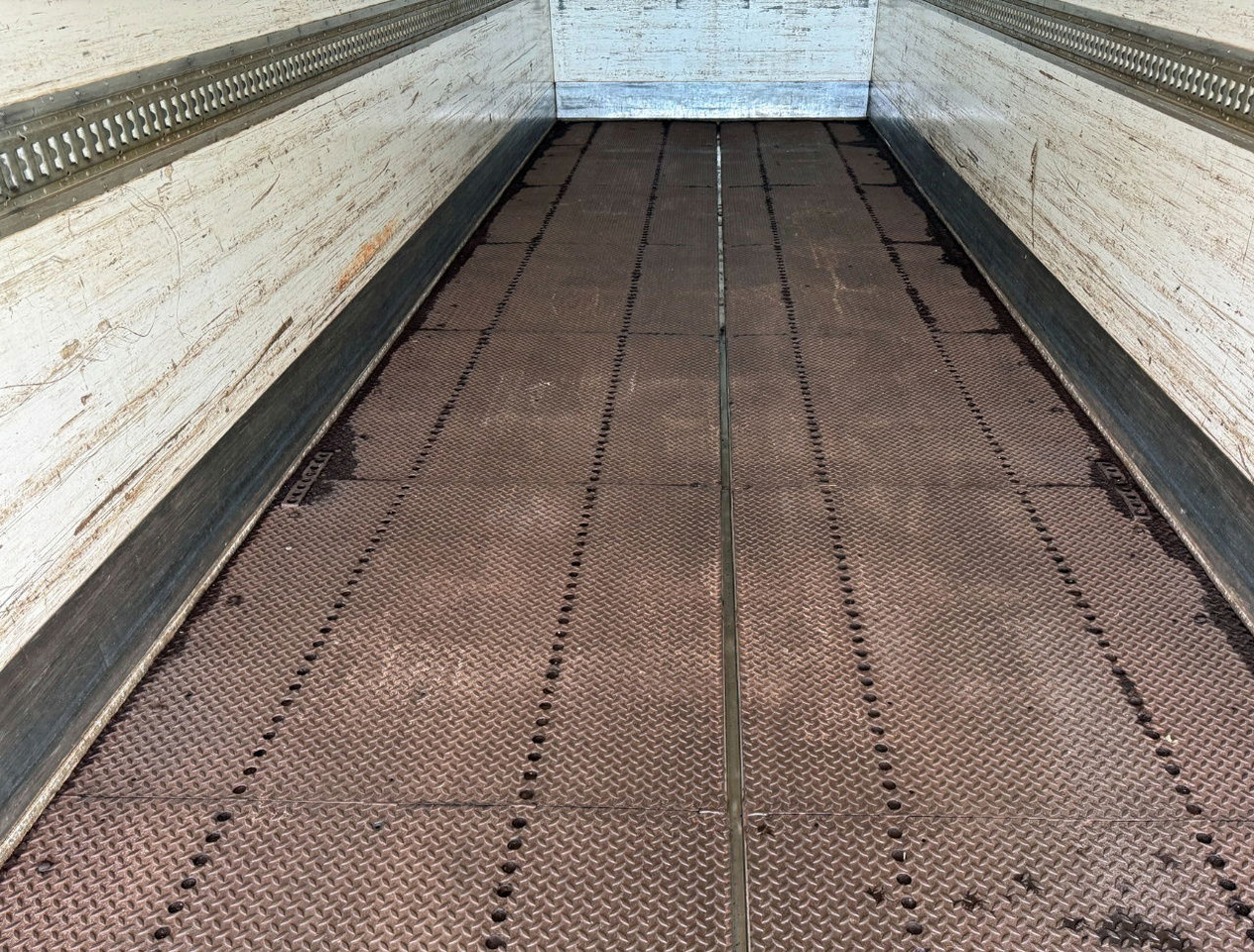 نصف مقطورة بصندوق مغلق HTF 2-AS Heiwo 1240 x 250 x 272 CM Inwendig Stuuras Laadklep APK TOT 07-2026: صورة 9 نصف مقطورة بصندوق مغلق HTF 2-AS Heiwo 1240 x 250 x 272 CM Inwendig Stuuras Laadklep APK TOT 07-2026: صورة 9