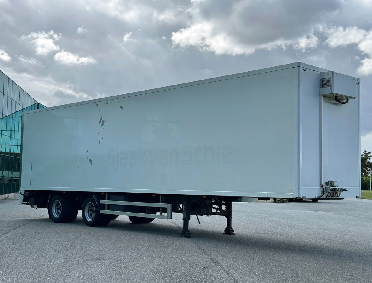 نصف مقطورة بصندوق مغلق HTF 2-AS Heiwo 1240 x 250 x 272 CM Inwendig Stuuras Laadklep APK TOT 07-2026: صورة 7 نصف مقطورة بصندوق مغلق HTF 2-AS Heiwo 1240 x 250 x 272 CM Inwendig Stuuras Laadklep APK TOT 07-2026: صورة 7