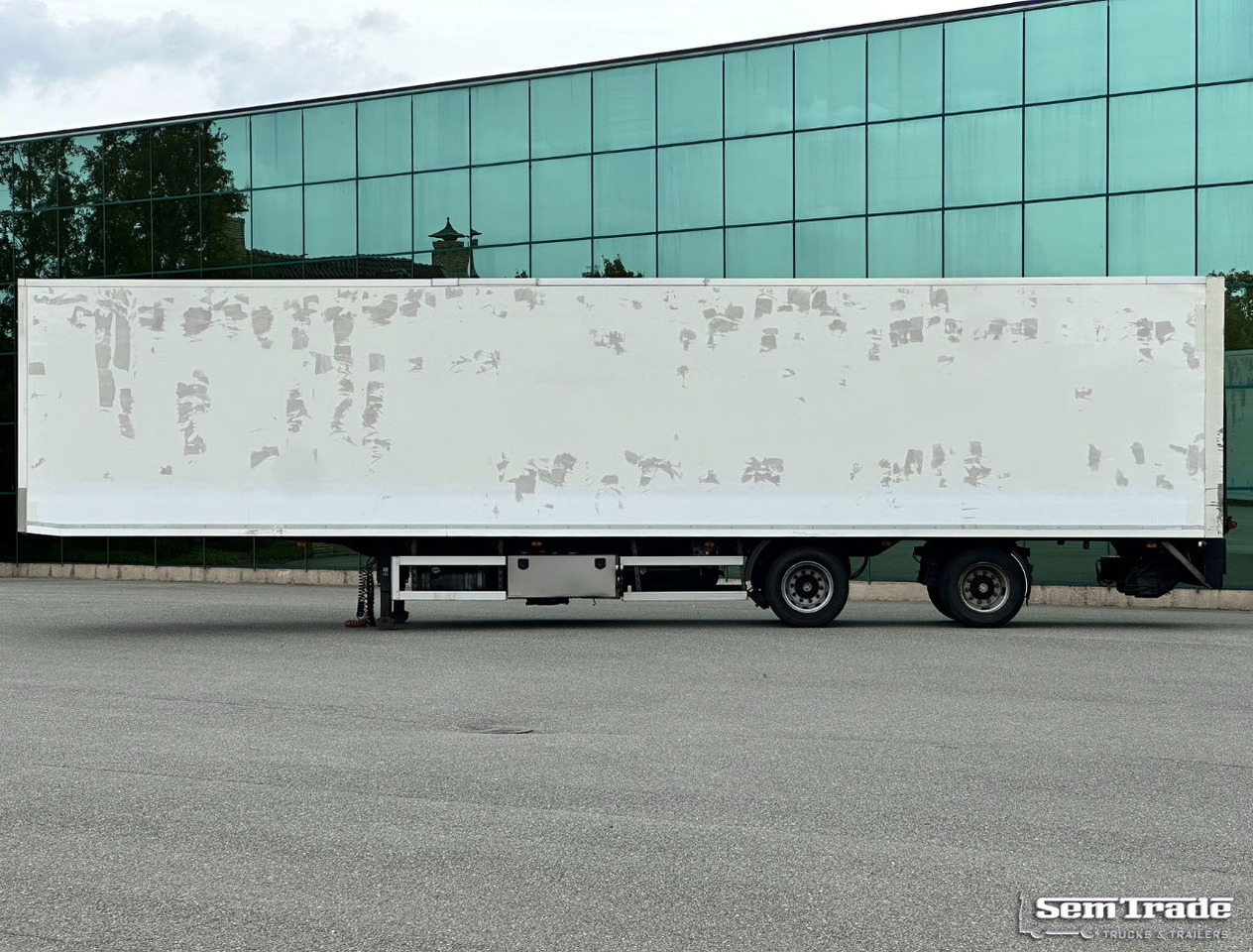 Lamboo T03 Isolated BOX + Heater Steering Axle Lift Axle Tail Lift NL-Trailer - نصف مقطورة بصندوق مغلق: صورة 2 Lamboo T03 Isolated BOX + Heater Steering Axle Lift Axle Tail Lift NL-Trailer - نصف مقطورة بصندوق مغلق: صورة 2