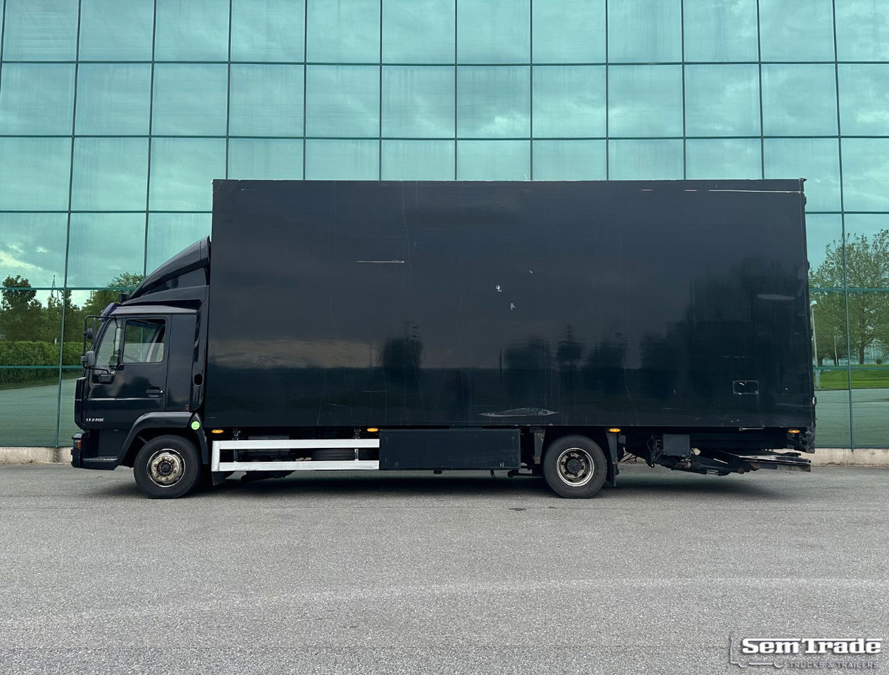 MAN LE 220C Euro 3 Isolated BOX + BOX Heater 740 x 240 x 295 CM Inside Holland Truck - شاحنة صندوقية: صورة 2 MAN LE 220C Euro 3 Isolated BOX + BOX Heater 740 x 240 x 295 CM Inside Holland Truck - شاحنة صندوقية: صورة 2