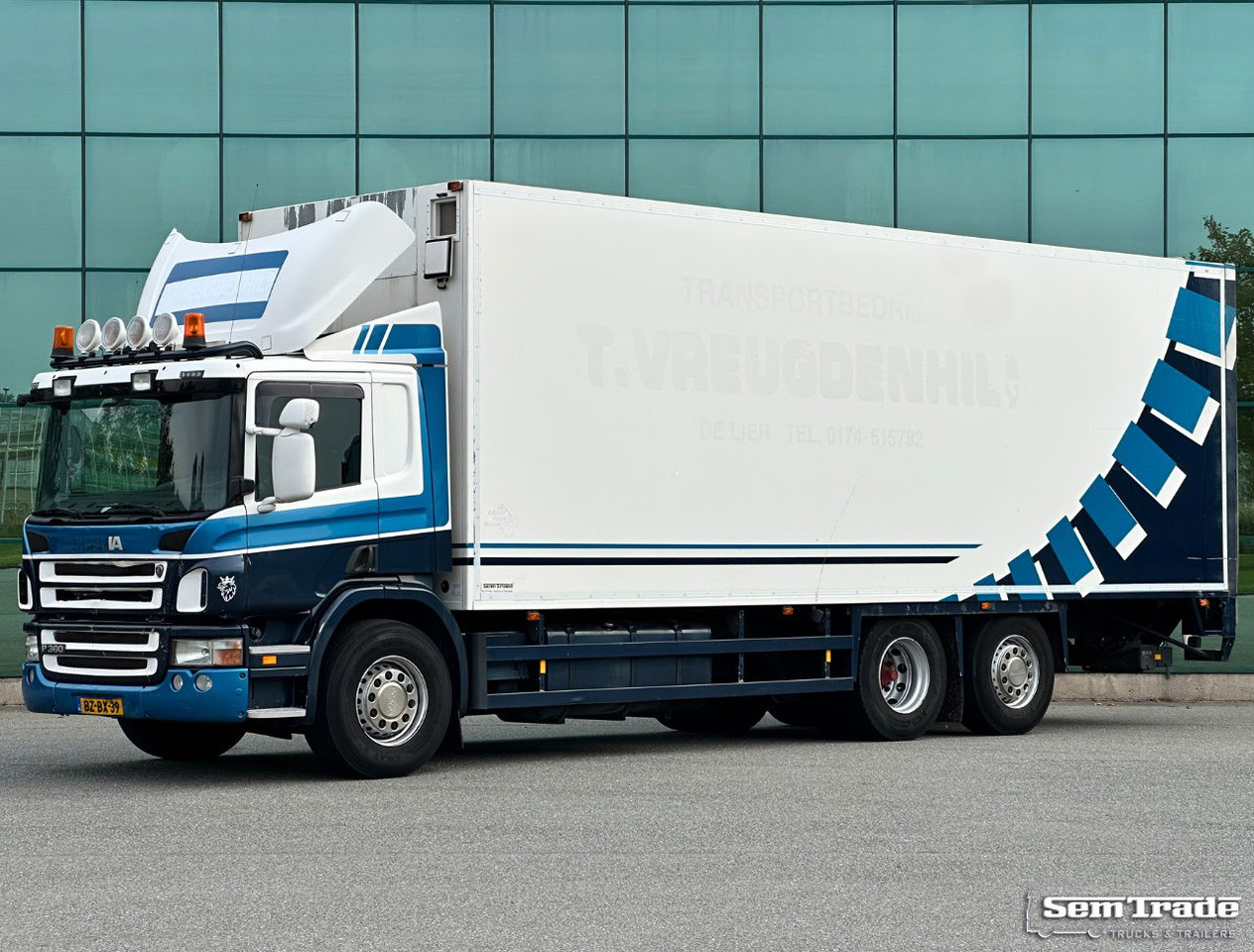 Scania P360 6X2 Euro 5 Manual Gearbox Tail Lift VAN Beurden Isolated BOX Holland-Truck - شاحنة صندوقية: صورة 1 Scania P360 6X2 Euro 5 Manual Gearbox Tail Lift VAN Beurden Isolated BOX Holland-Truck - شاحنة صندوقية: صورة 1