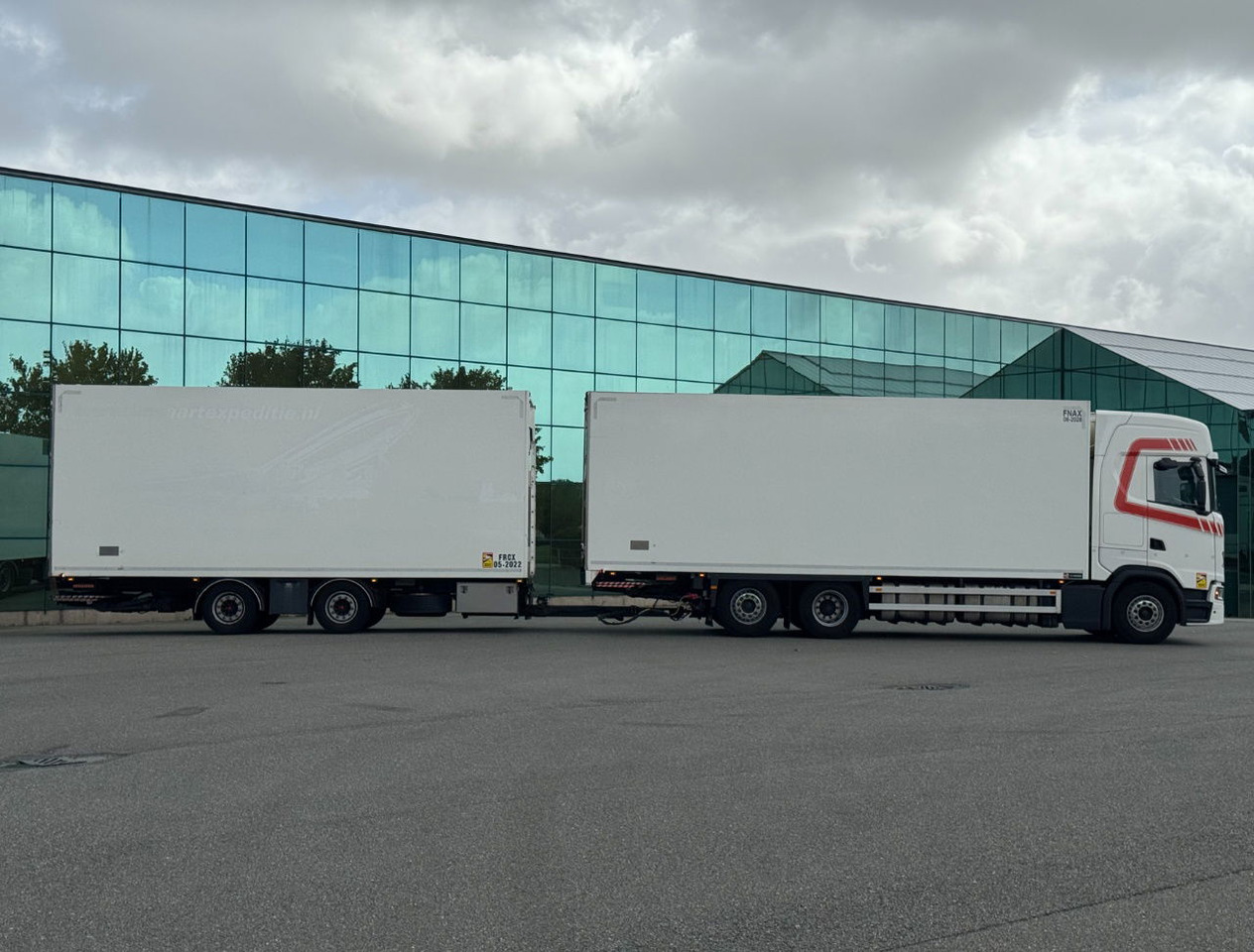 Scania S500 6X2 Retarder 50 CC Combi 2x Taillift TOP Condition Holland Truck - شاحنة ذات مبرد: صورة 4 Scania S500 6X2 Retarder 50 CC Combi 2x Taillift TOP Condition Holland Truck - شاحنة ذات مبرد: صورة 4