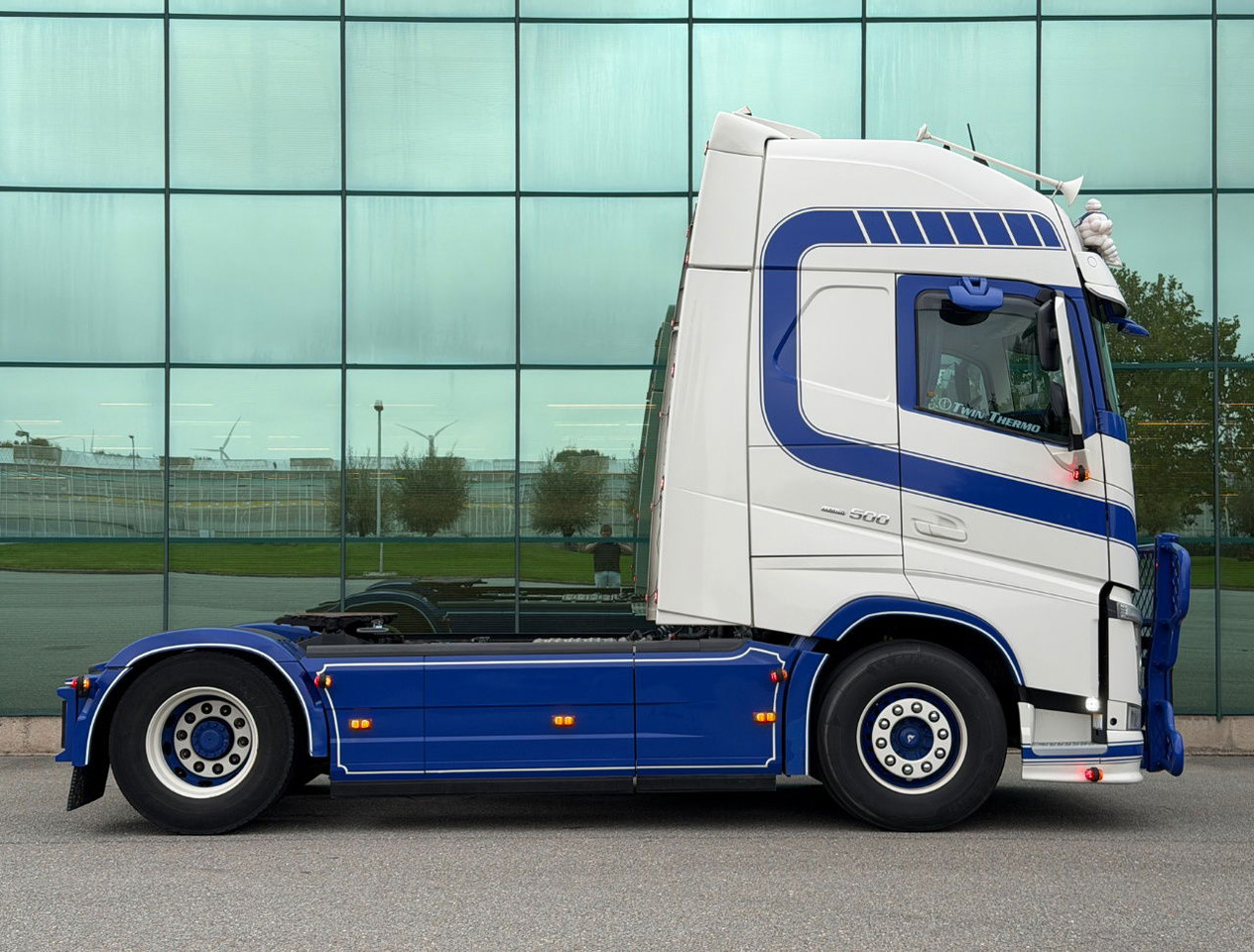 Volvo FH 500 Retarder Globetrotter XL 2x Tanks Special Interior TOP Condition NL Truck - رأس تريلا: صورة 5 Volvo FH 500 Retarder Globetrotter XL 2x Tanks Special Interior TOP Condition NL Truck - رأس تريلا: صورة 5