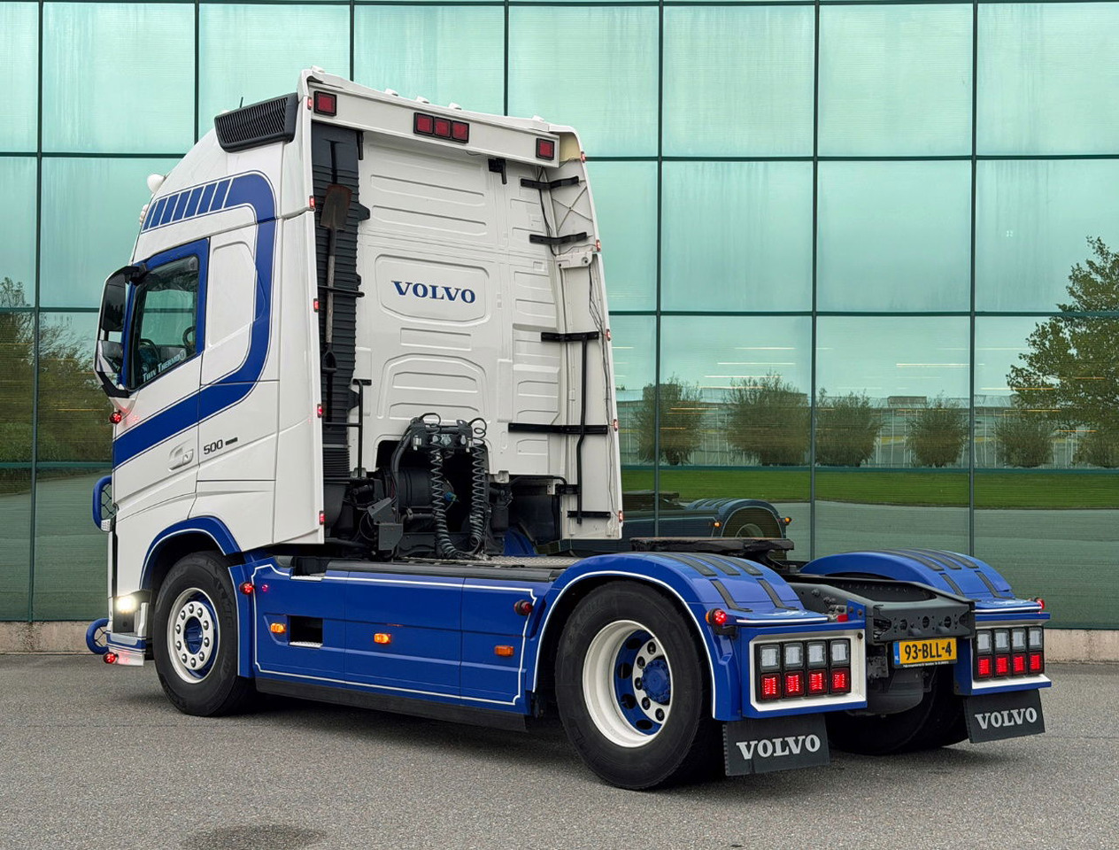 Volvo FH 500 Retarder Globetrotter XL 2x Tanks Special Interior TOP Condition NL Truck - رأس تريلا: صورة 3 Volvo FH 500 Retarder Globetrotter XL 2x Tanks Special Interior TOP Condition NL Truck - رأس تريلا: صورة 3