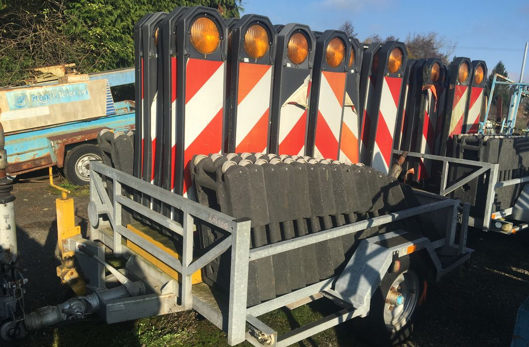 Remorques Bennes ,plateaux , porte poteaux ,porte panneaux climatisations etc - مقطورة: صورة 1 Remorques Bennes ,plateaux , porte poteaux ,porte panneaux climatisations etc - مقطورة: صورة 1