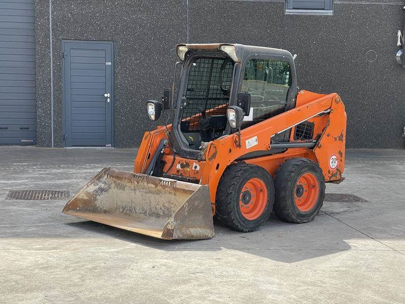 Bobcat S 450 - اللودر بعجل: صورة 1 Bobcat S 450 - اللودر بعجل: صورة 1