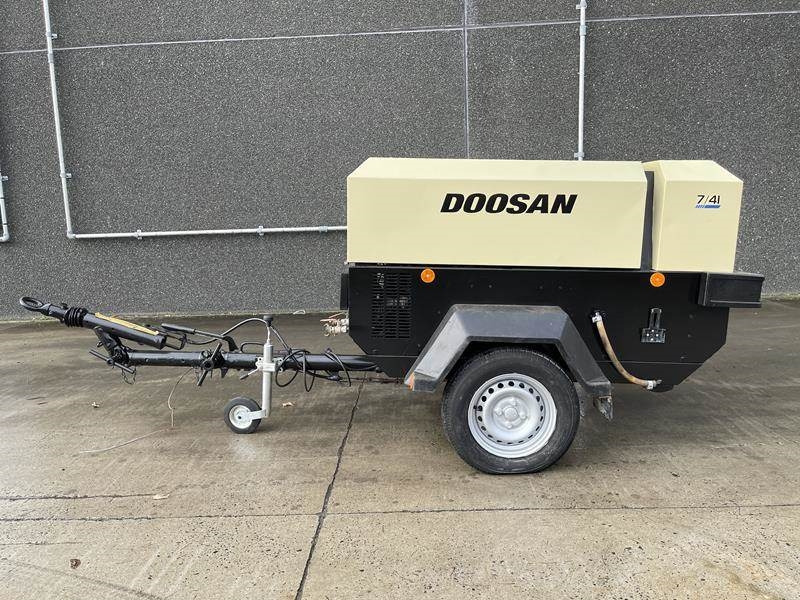 Doosan 7 / 41 - N - ضاغط هوائي: صورة 1 Doosan 7 / 41 - N - ضاغط هوائي: صورة 1