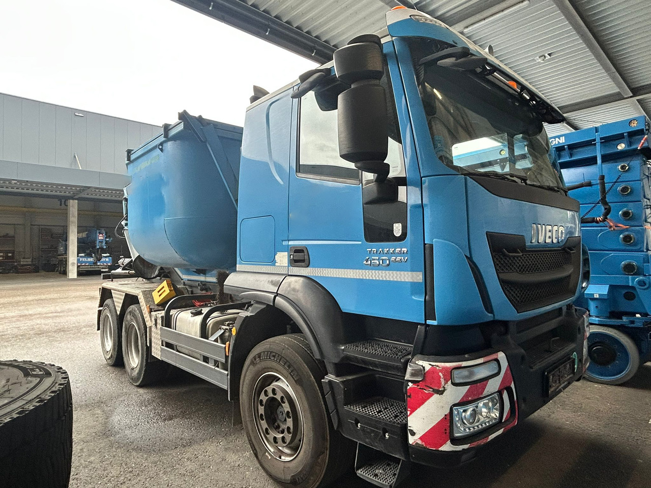 Iveco Trakker 450 - شاحنة قلاب التعدين: صورة 1 Iveco Trakker 450 - شاحنة قلاب التعدين: صورة 1