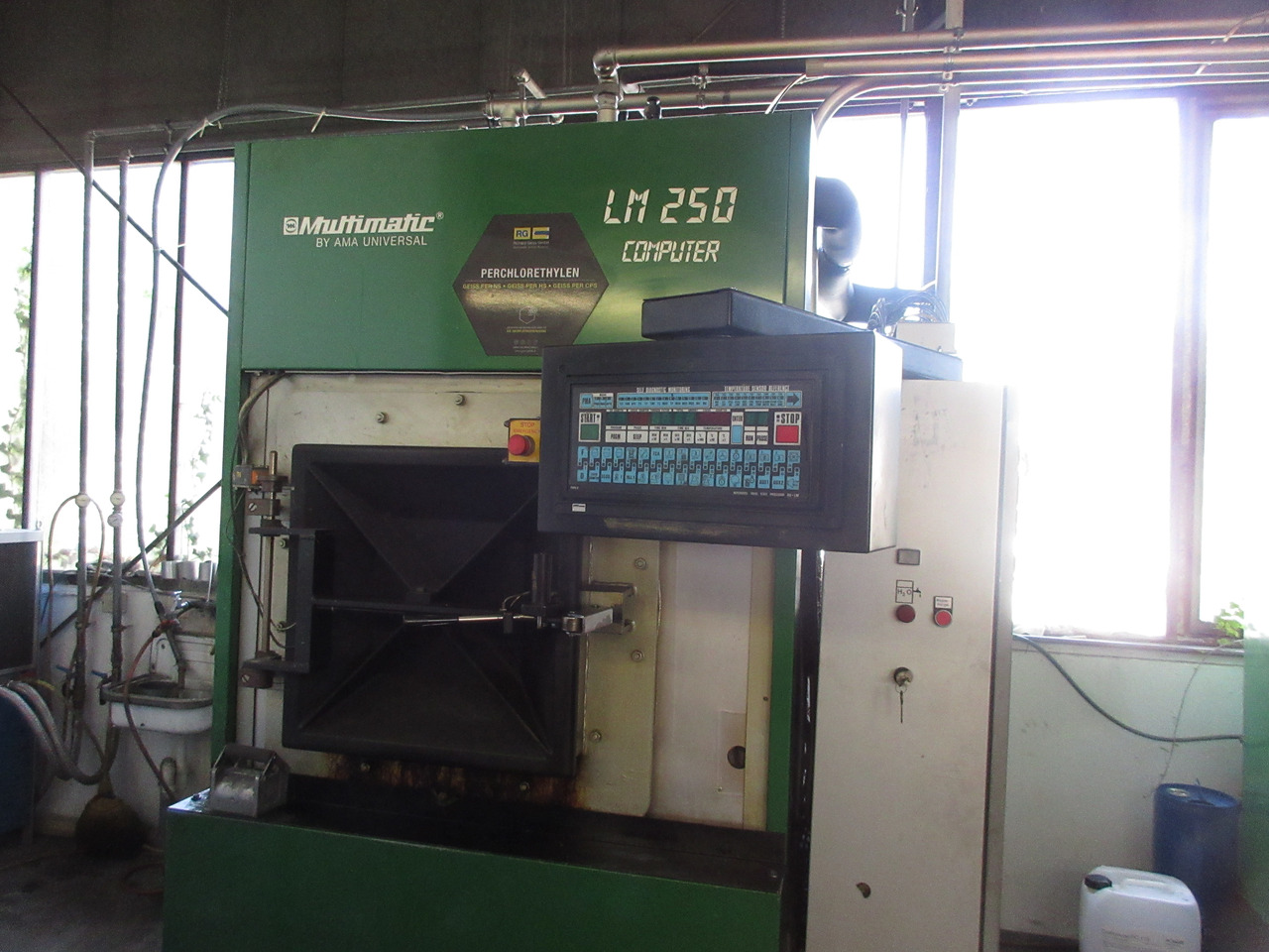 AMA Universal Multimatic LM 250 Computer Entfettungsanlage mit PER Perchlorethylen - أداة الماكينة: صورة 1 AMA Universal Multimatic LM 250 Computer Entfettungsanlage mit PER Perchlorethylen - أداة الماكينة: صورة 1