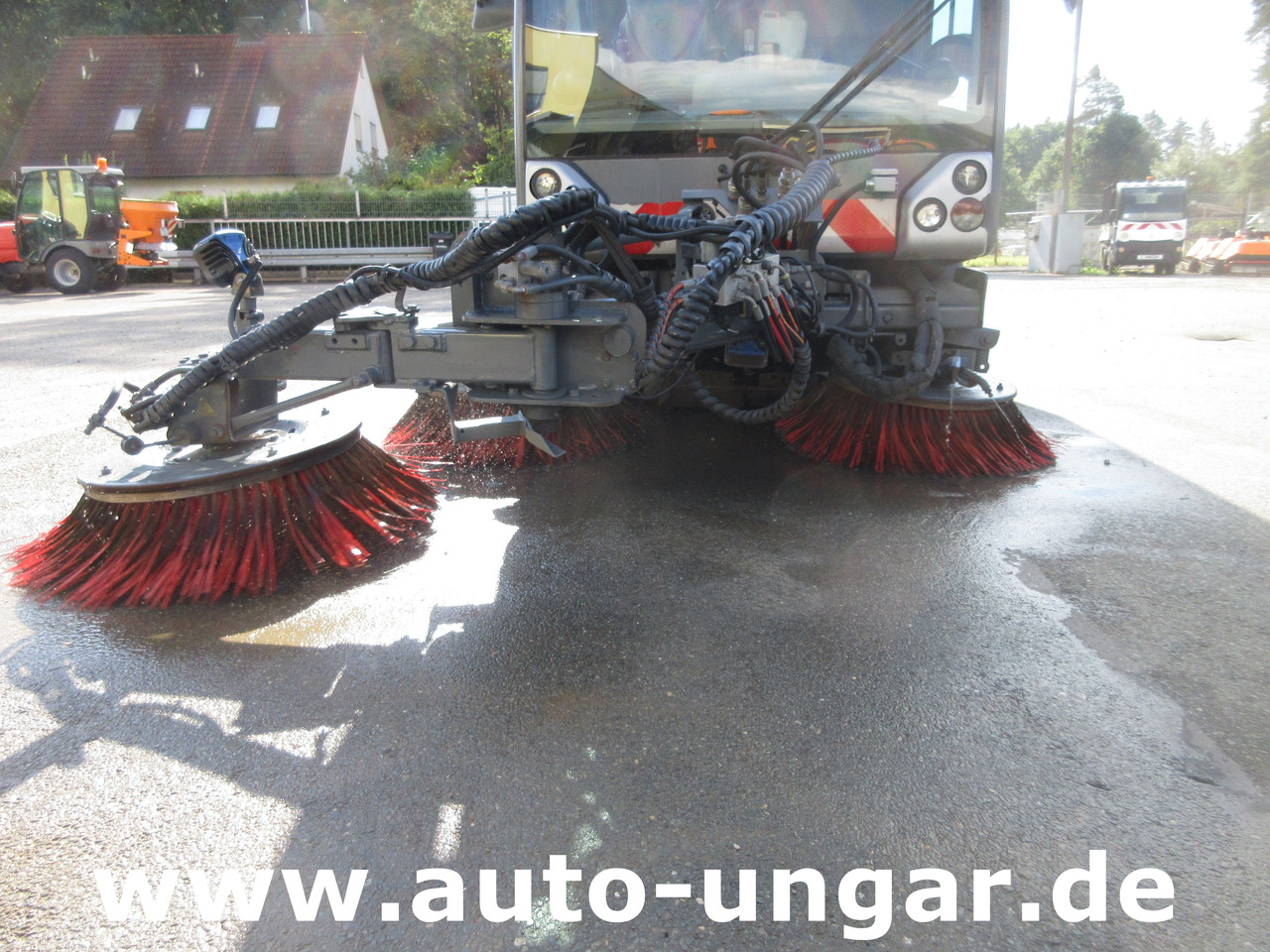 Boschung S3 Kehrmaschine urban sweeper Wildkrautbesen Allradlenkung - سياره كنس شوارع: صورة 3 Boschung S3 Kehrmaschine urban sweeper Wildkrautbesen Allradlenkung - سياره كنس شوارع: صورة 3