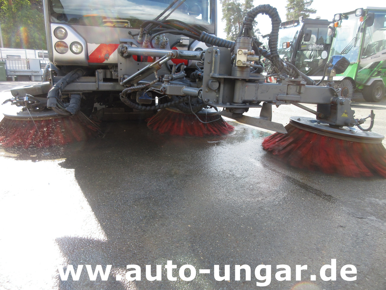 Boschung S3 Kehrmaschine urban sweeper Wildkrautbesen Allradlenkung - سياره كنس شوارع: صورة 5 Boschung S3 Kehrmaschine urban sweeper Wildkrautbesen Allradlenkung - سياره كنس شوارع: صورة 5