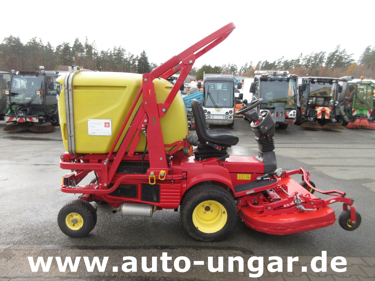 Ferrari PG280D Hochentleerung Hydrostat Kubota Diesel Parkmäher Mäher - ماكينات نشر التبن: صورة 4 Ferrari PG280D Hochentleerung Hydrostat Kubota Diesel Parkmäher Mäher - ماكينات نشر التبن: صورة 4