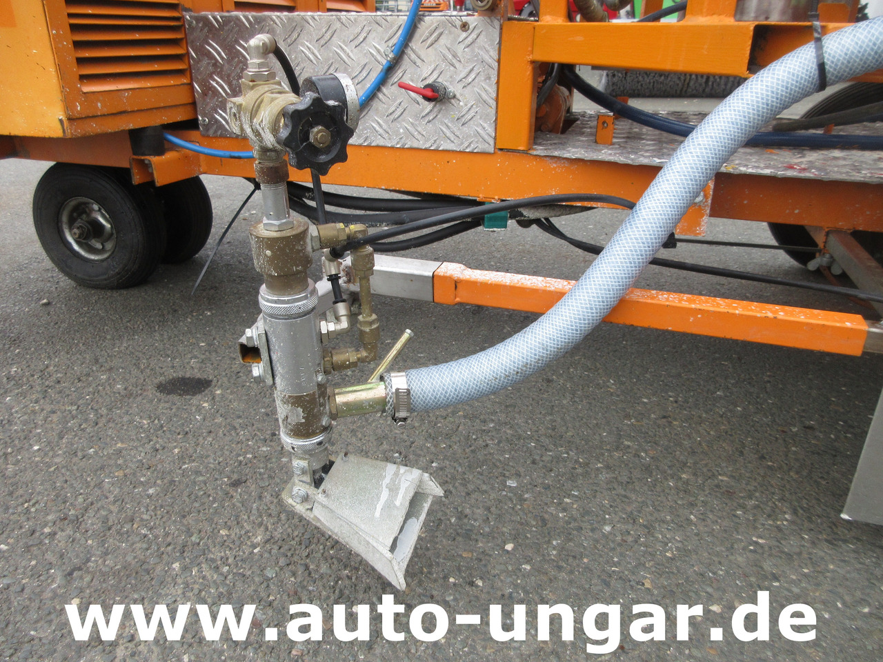 معــدات الاسفلت Graco LineLazer II 5900  auf Zindel VarioZet Linedriver Perlstreuer + Airless-Farb-Spritze Hofmann: صورة 8