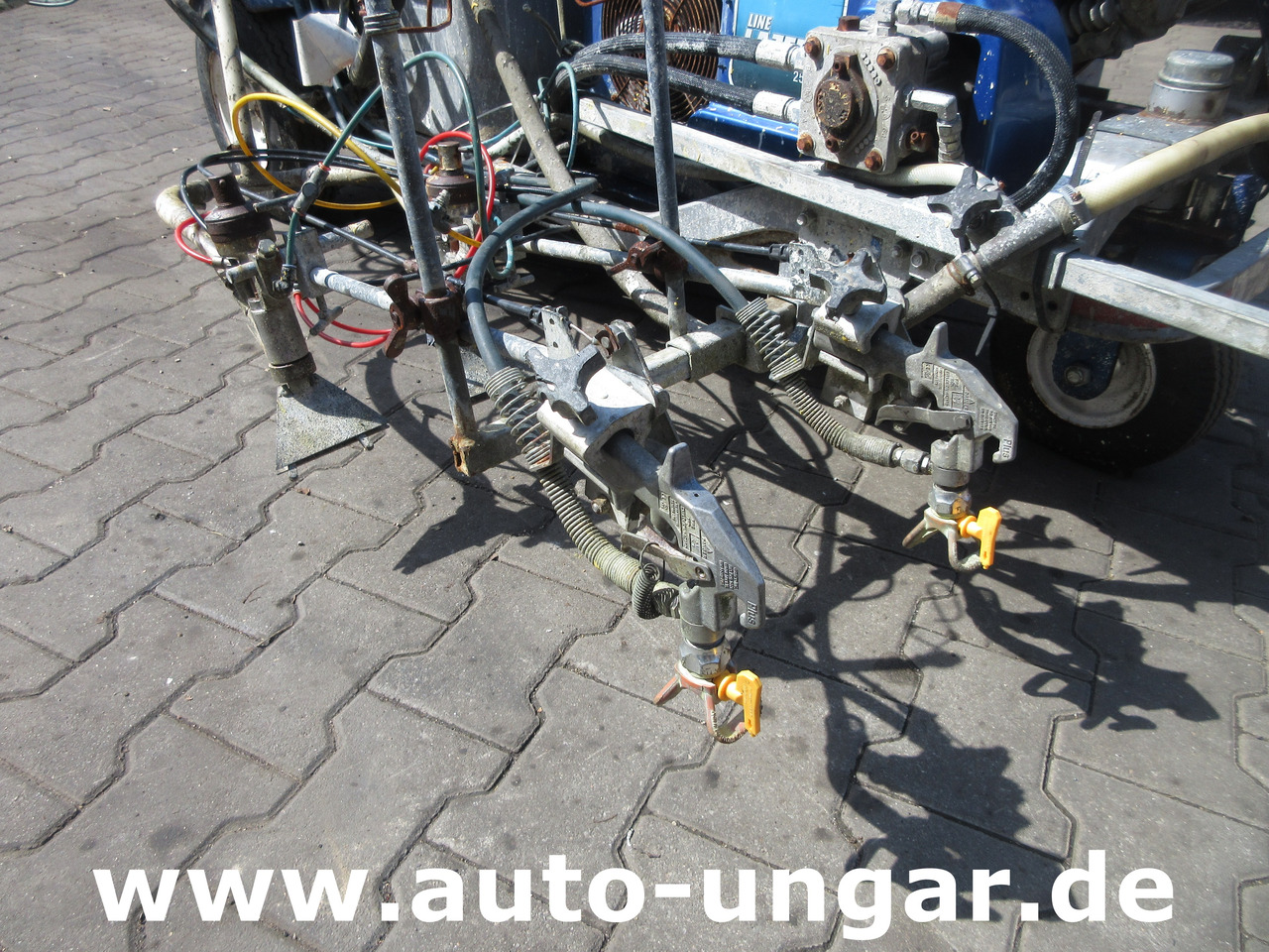 Graco LineLazer IV 250 SPS selbstfahrend Airless Perlen Roadmarking Straßenmarkierung - معــدات الاسفلت: صورة 3 Graco LineLazer IV 250 SPS selbstfahrend Airless Perlen Roadmarking Straßenmarkierung - معــدات الاسفلت: صورة 3