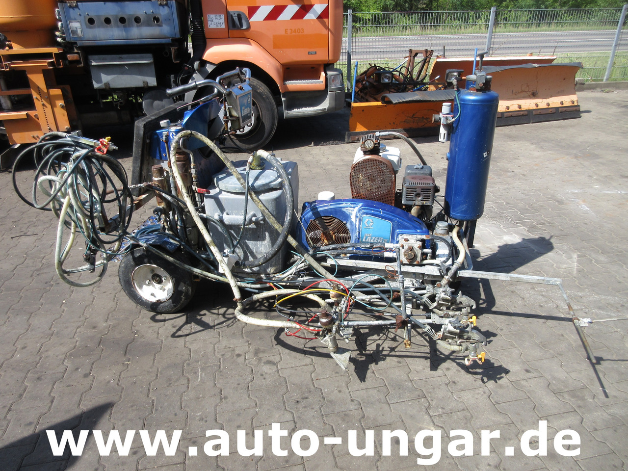 Graco LineLazer IV 250 SPS selbstfahrend Airless Perlen Roadmarking Straßenmarkierung - معــدات الاسفلت: صورة 1 Graco LineLazer IV 250 SPS selbstfahrend Airless Perlen Roadmarking Straßenmarkierung - معــدات الاسفلت: صورة 1