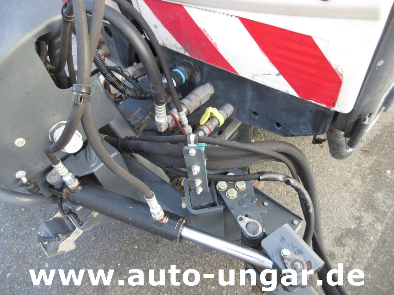 Hako CityMaster CM2000 2 Besen Baujahr 2015 Kehrmaschine 4-Rad-Lenkung - سياره كنس شوارع: صورة 5 Hako CityMaster CM2000 2 Besen Baujahr 2015 Kehrmaschine 4-Rad-Lenkung - سياره كنس شوارع: صورة 5