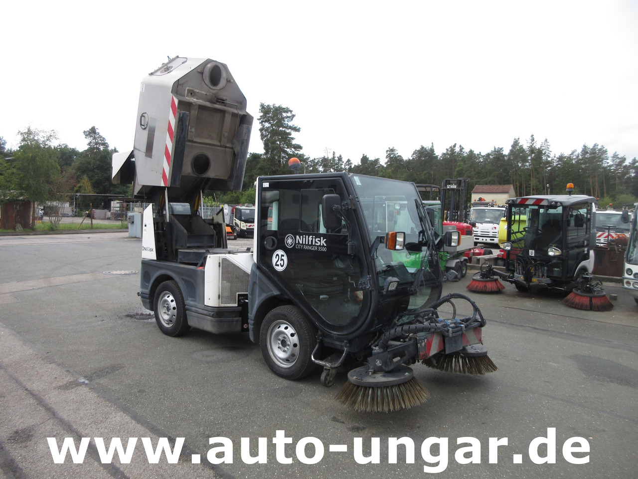 Nilfisk CR3500 CityRanger Schmidt Flexigo Multigo 4x4 Kehrmaschine Geräteträger - سياره كنس شوارع: صورة 1 Nilfisk CR3500 CityRanger Schmidt Flexigo Multigo 4x4 Kehrmaschine Geräteträger - سياره كنس شوارع: صورة 1