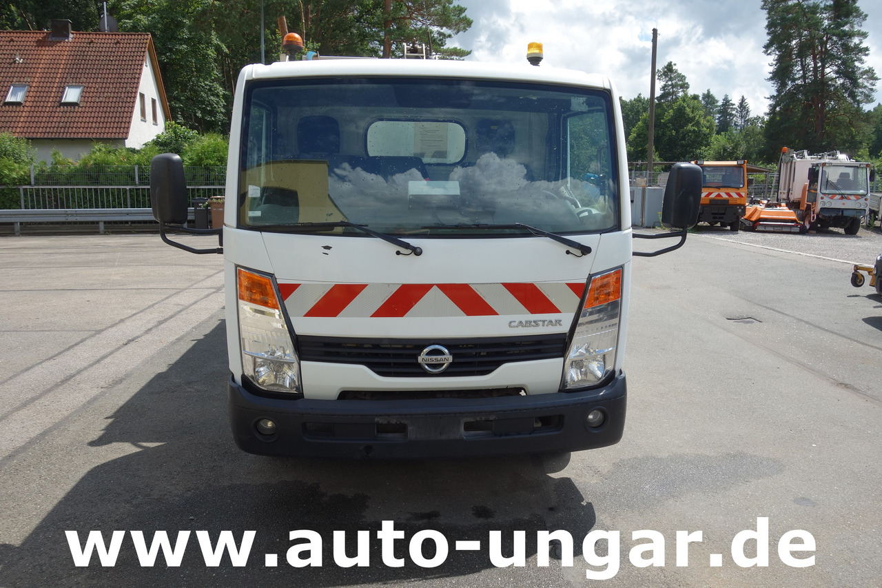 Nissan Cabstar 45.13 Müllwagen PB M7XL mit Lifter und Presse Kleinmüllwagen - شاحنة قمامة: صورة 2 Nissan Cabstar 45.13 Müllwagen PB M7XL mit Lifter und Presse Kleinmüllwagen - شاحنة قمامة: صورة 2