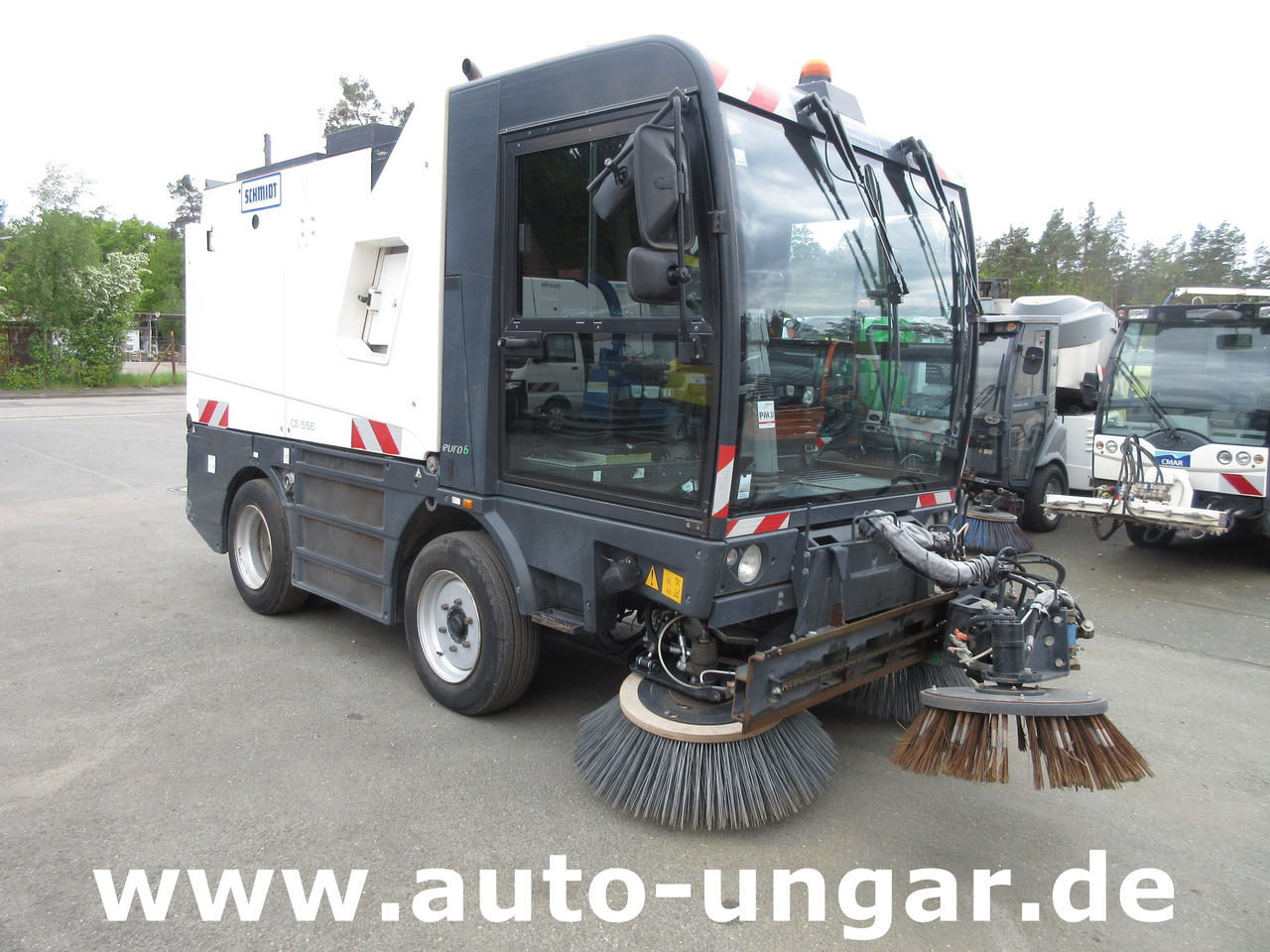 Schmidt Cleango 500 CS556 Euro 6 mit Wildkrautbesen Kehrmaschine aus 1. Hand - سياره كنس شوارع: صورة 1 Schmidt Cleango 500 CS556 Euro 6 mit Wildkrautbesen Kehrmaschine aus 1. Hand - سياره كنس شوارع: صورة 1