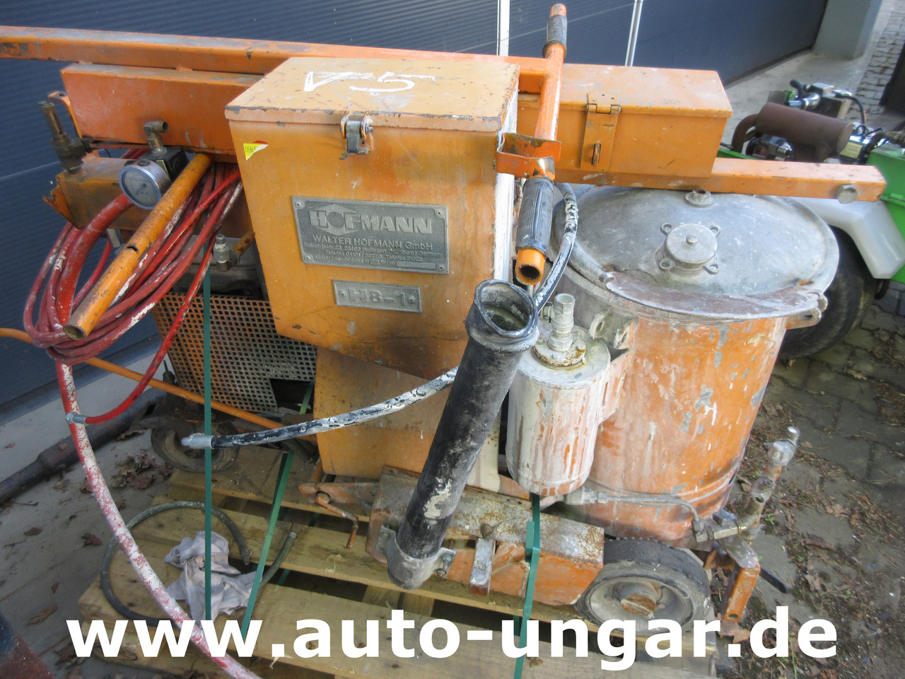 - معــدات الاسفلت: صورة 3 - معــدات الاسفلت: صورة 3