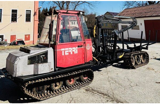 TERRI 4t ATD L - جرار شحن جذوع أشجار الغابات: صورة 1 TERRI 4t ATD L - جرار شحن جذوع أشجار الغابات: صورة 1
