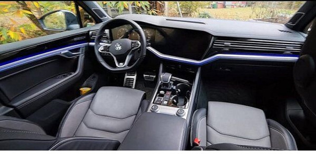 Volkswagen Touareg 3.0 TDi R-line 4-motion - سيارة دفع رباعي: صورة 4 Volkswagen Touareg 3.0 TDi R-line 4-motion - سيارة دفع رباعي: صورة 4