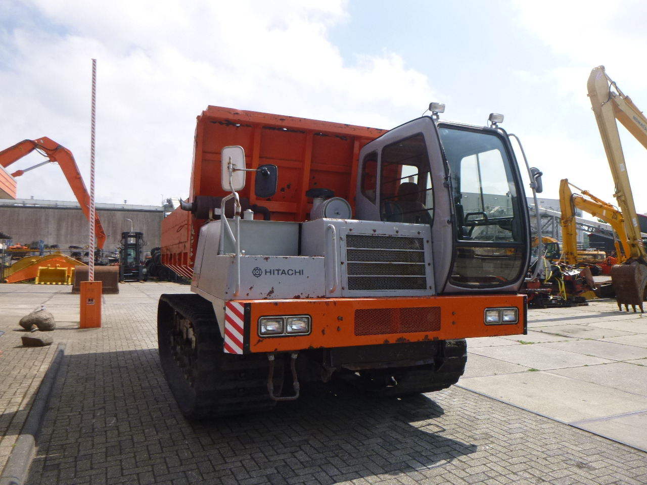 HITACHI CG110D-SC - شاحنة قلابة زاحفة: صورة 4 HITACHI CG110D-SC - شاحنة قلابة زاحفة: صورة 4