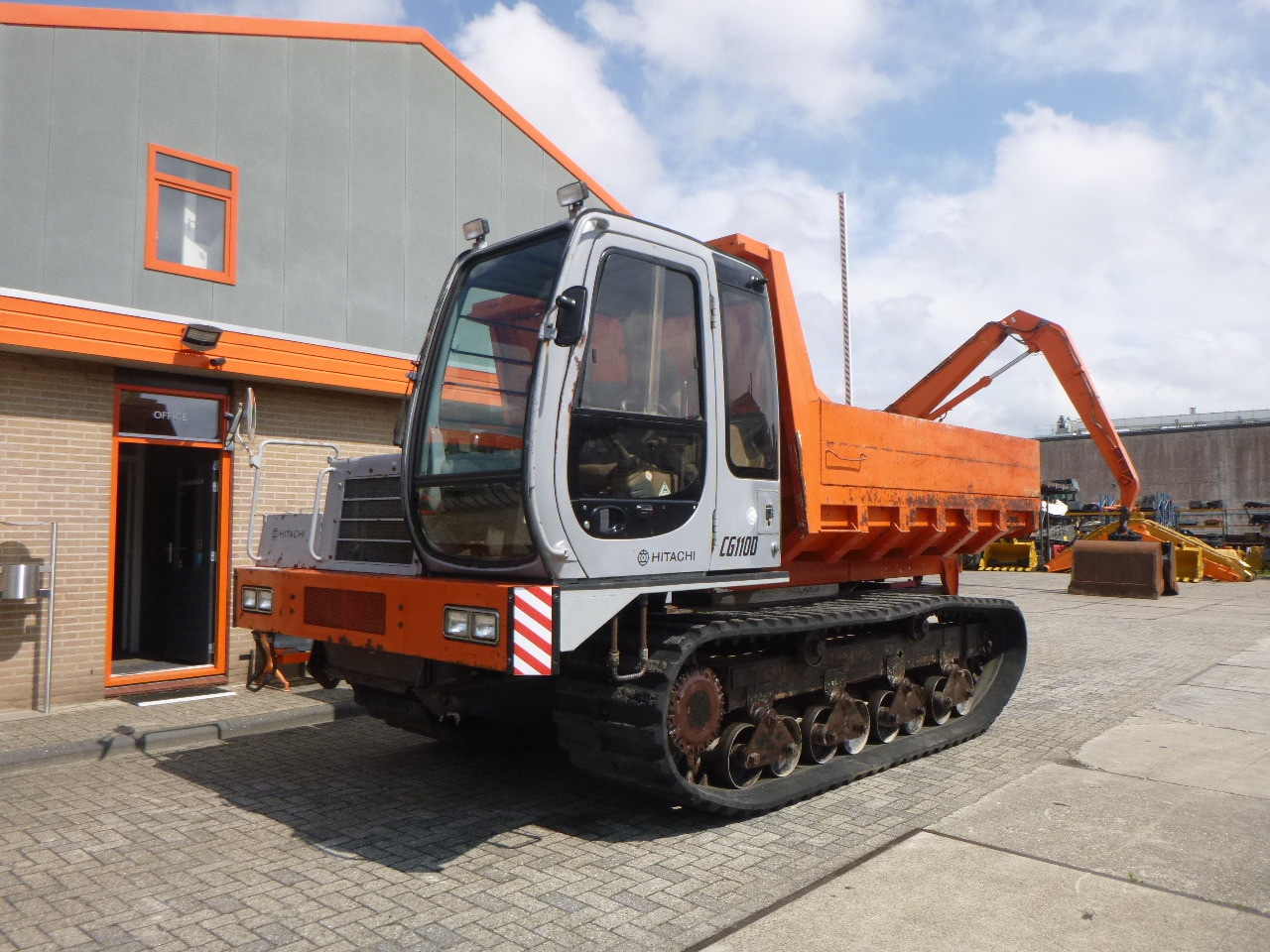 HITACHI CG110D-SC - شاحنة قلابة زاحفة: صورة 2 HITACHI CG110D-SC - شاحنة قلابة زاحفة: صورة 2