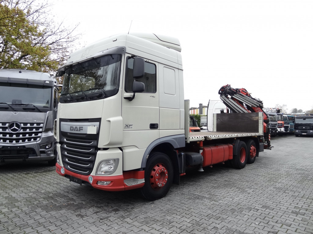 Daf XF440 6X2 Fassi 235 mit Jib bis 24.50 Meter - شاحنات مسطحة, شاحنة كرين: صورة 1 Daf XF440 6X2 Fassi 235 mit Jib bis 24.50 Meter - شاحنات مسطحة, شاحنة كرين: صورة 1
