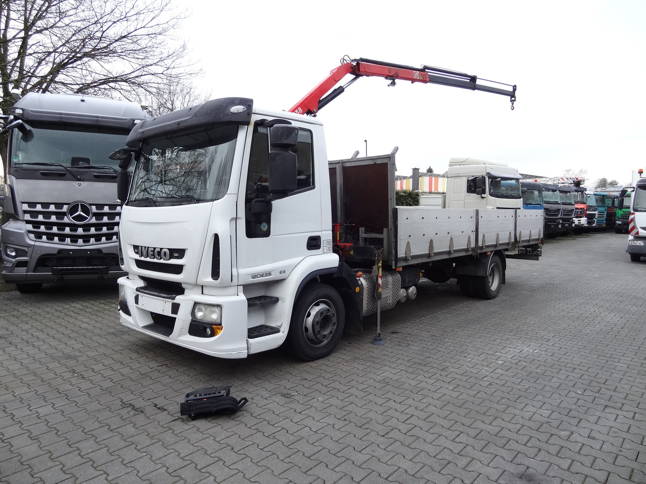 Iveco EuroCargo 120E25 Fassi F38 - شاحنة كرين, شاحنات مسطحة: صورة 1 Iveco EuroCargo 120E25 Fassi F38 - شاحنة كرين, شاحنات مسطحة: صورة 1