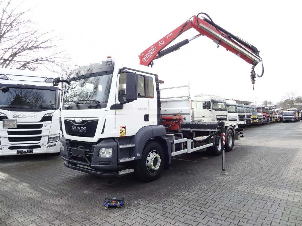 MAN TGS 26.320 6X4 BB mit Kran Fassi F175 - شاحنات مسطحة, شاحنة كرين: صورة 1 MAN TGS 26.320 6X4 BB mit Kran Fassi F175 - شاحنات مسطحة, شاحنة كرين: صورة 1