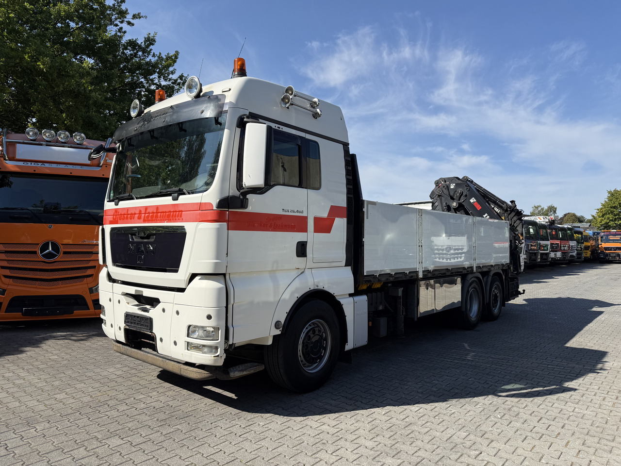 MAN TGX 26.480 6X2 Hiab 422 Bj 2017 bis 30 Meter - شاحنة كرين, شاحنات مسطحة: صورة 1 MAN TGX 26.480 6X2 Hiab 422 Bj 2017 bis 30 Meter - شاحنة كرين, شاحنات مسطحة: صورة 1