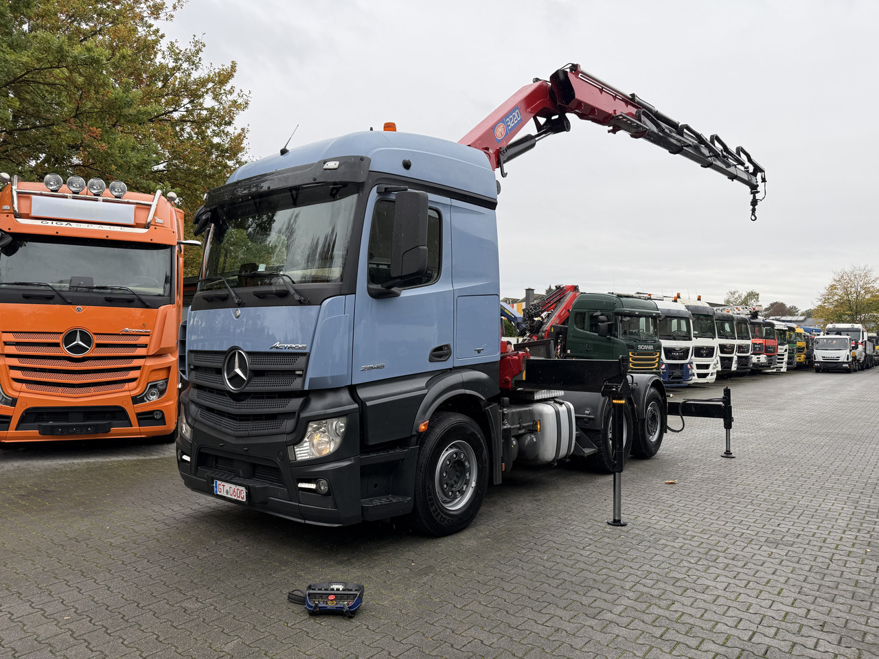 Mercedes-Benz Actros 2548 LS 6X2 Kran HMF 3220 bis 16 Meter - رأس تريلا: صورة 1 Mercedes-Benz Actros 2548 LS 6X2 Kran HMF 3220 bis 16 Meter - رأس تريلا: صورة 1