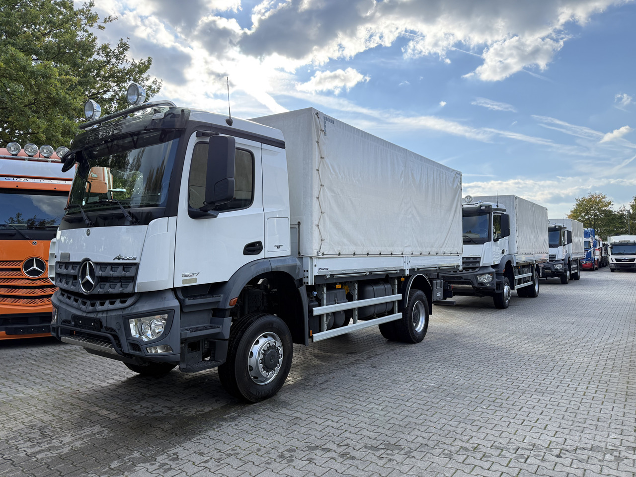 Mercedes-Benz Arocs 1827 AK 4X4 Ex- - شاحنة بهيكل معدني للمقصورة: صورة 1 Mercedes-Benz Arocs 1827 AK 4X4 Ex- - شاحنة بهيكل معدني للمقصورة: صورة 1