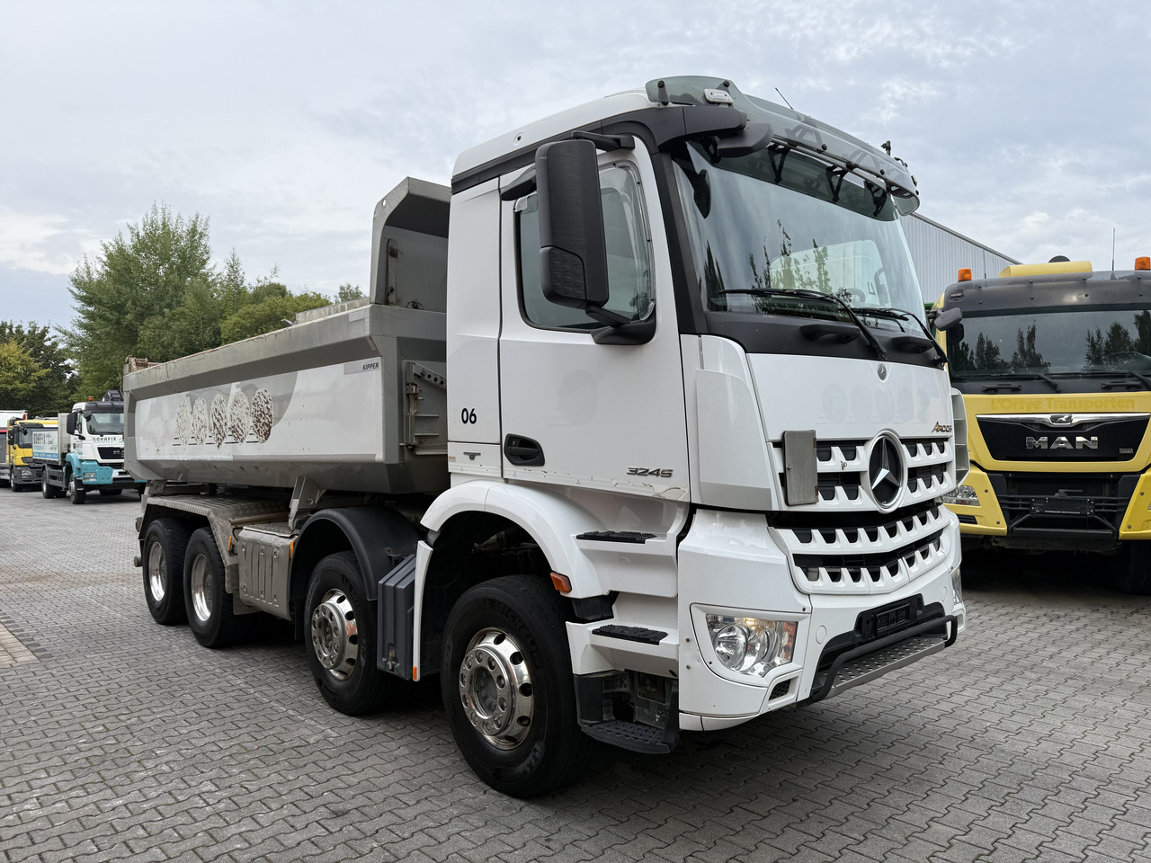 شاحنة قلاب Mercedes-Benz Arocs 3245 K 8X4: صورة 11