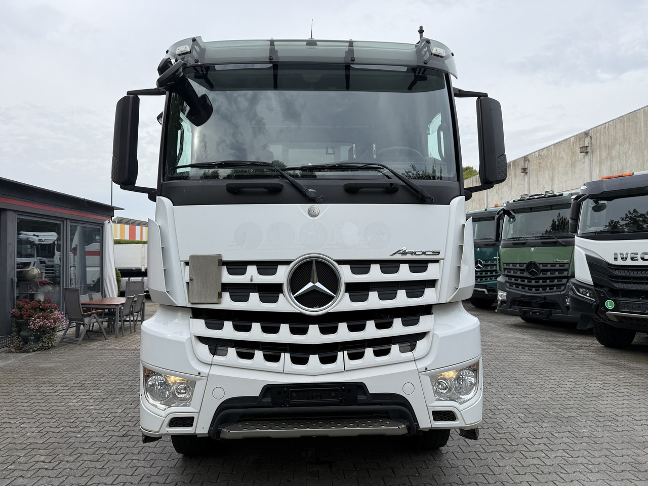 شاحنة قلاب Mercedes-Benz Arocs 3245 K 8X4: صورة 10