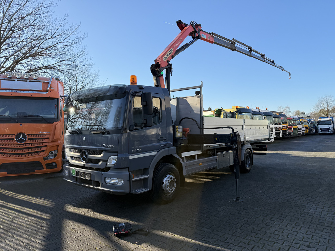 Mercedes-Benz Atego 1524 Palfinger 12002 bis 19 Meter - شاحنات مسطحة, شاحنة كرين: صورة 1 Mercedes-Benz Atego 1524 Palfinger 12002 bis 19 Meter - شاحنات مسطحة, شاحنة كرين: صورة 1